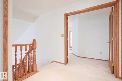 507 Burton Close, Edmonton, AB - Indoor Photo Showing Other Room