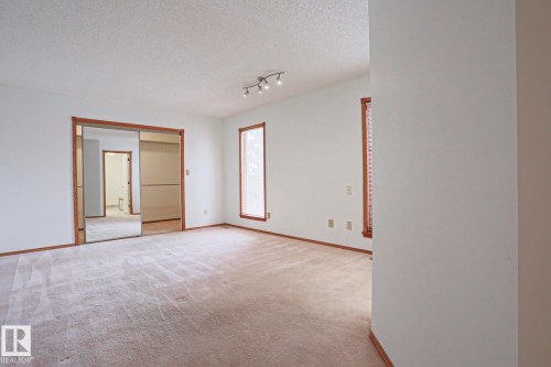 507 Burton Close, Edmonton, AB - Indoor Photo Showing Other Room