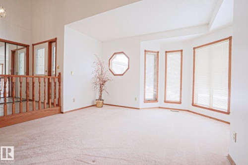 507 Burton Close, Edmonton, AB - Indoor Photo Showing Other Room