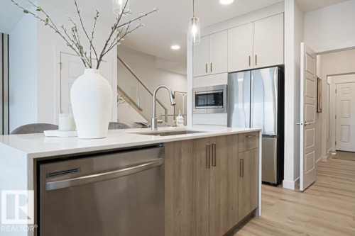 5047 Cawsey Link, Edmonton, AB - Indoor Photo Showing Kitchen