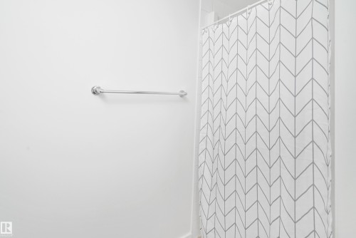 114 3357 16A Avenue, Edmonton, AB - Indoor Photo Showing Bathroom