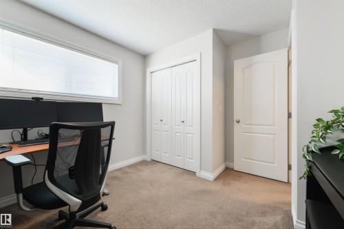 This room features light grey walls and neutral carpet flooring - 67 12050 17 Avenue, Edmonton, AB - Indoor