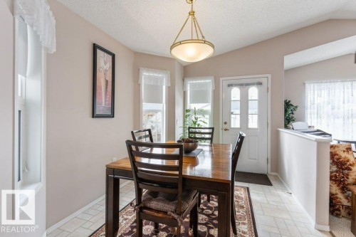 7605 165A Avenue, Edmonton, AB - Indoor Photo Showing Dining Room