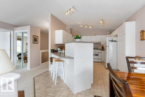 7605 165A Avenue, Edmonton, AB - Indoor Photo Showing Kitchen