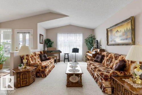 7605 165A Avenue, Edmonton, AB - Indoor Photo Showing Living Room