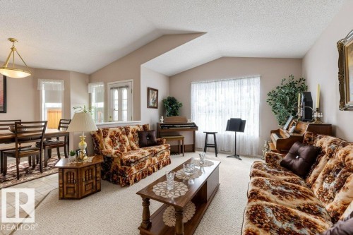 7605 165A Avenue, Edmonton, AB - Indoor Photo Showing Living Room
