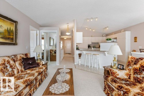 7605 165A Avenue, Edmonton, AB - Indoor Photo Showing Living Room