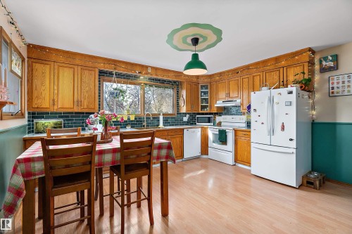 4710 54 Avenue, Wetaskiwin, AB - Indoor Photo Showing Kitchen