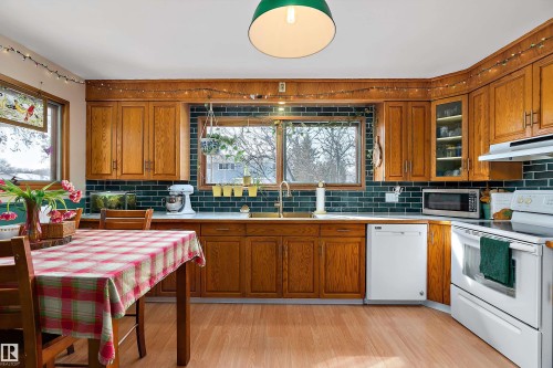 4710 54 Avenue, Wetaskiwin, AB - Indoor Photo Showing Kitchen
