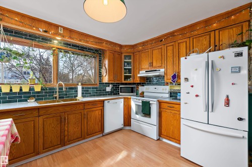 4710 54 Avenue, Wetaskiwin, AB - Indoor Photo Showing Kitchen