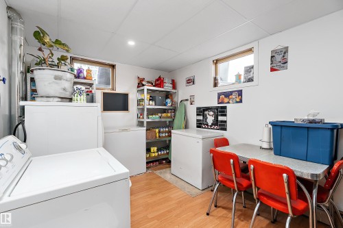 4710 54 Avenue, Wetaskiwin, AB - Indoor Photo Showing Laundry Room