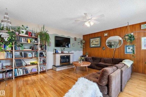 4710 54 Avenue, Wetaskiwin, AB - Indoor Photo Showing Living Room With Fireplace