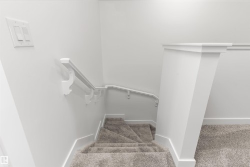 1048 Cristall Crescent, Edmonton, AB - Indoor With Storage