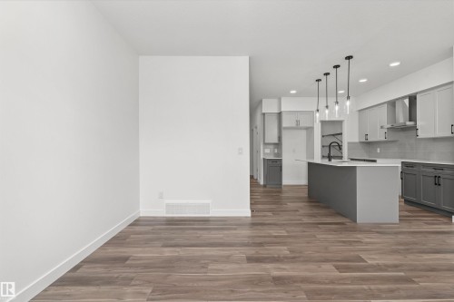 1048 Cristall Crescent, Edmonton, AB - Indoor Photo Showing Kitchen