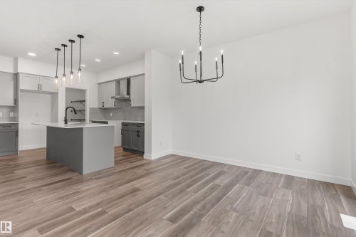 1048 Cristall Crescent, Edmonton, AB - Indoor Photo Showing Kitchen With Upgraded Kitchen