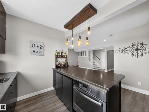 1047 Coopers Hawk Link Link, Edmonton, AB - Indoor Photo Showing Kitchen