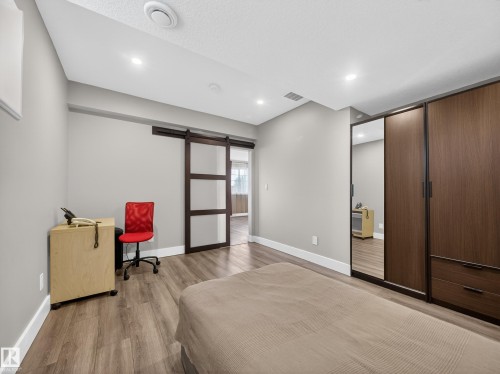 1047 Coopers Hawk Link Link, Edmonton, AB - Indoor