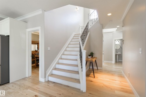 195 Darlington Crescent, Edmonton, AB - Indoor Photo Showing Other Room