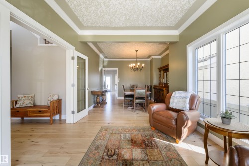 195 Darlington Crescent, Edmonton, AB - Indoor Photo Showing Living Room