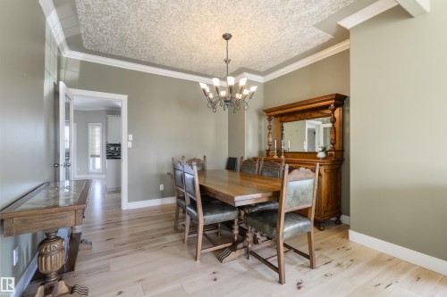 195 Darlington Crescent, Edmonton, AB - Indoor Photo Showing Dining Room