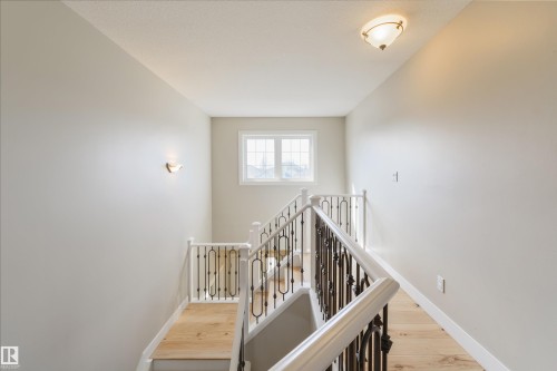 195 Darlington Crescent, Edmonton, AB - Indoor Photo Showing Other Room