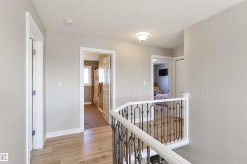 195 Darlington Crescent, Edmonton, AB - Indoor Photo Showing Other Room
