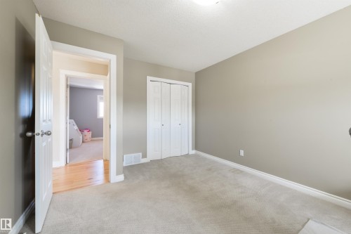195 Darlington Crescent, Edmonton, AB - Indoor Photo Showing Other Room