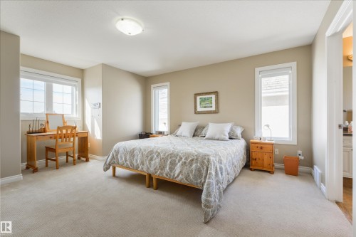 195 Darlington Crescent, Edmonton, AB - Indoor Photo Showing Bedroom