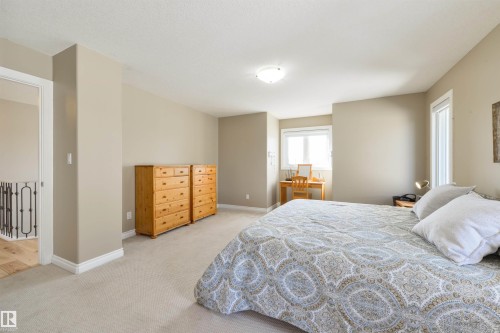 195 Darlington Crescent, Edmonton, AB - Indoor Photo Showing Bedroom