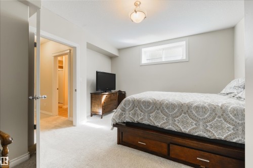 195 Darlington Crescent, Edmonton, AB - Indoor Photo Showing Bedroom