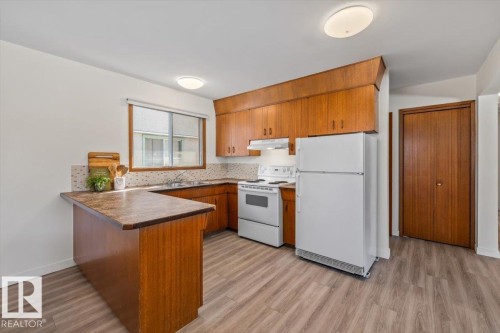 10013 106 Street, Fort Saskatchewan, AB - Indoor Photo Showing Kitchen