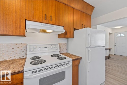 10013 106 Street, Fort Saskatchewan, AB - Indoor Photo Showing Kitchen