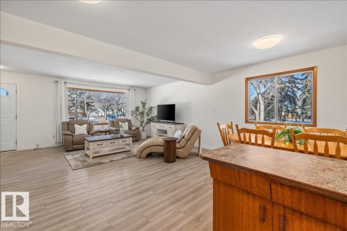 10013 106 Street, Fort Saskatchewan, AB - Indoor Photo Showing Living Room
