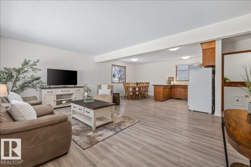 10013 106 Street, Fort Saskatchewan, AB - Indoor Photo Showing Living Room
