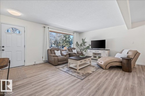 10013 106 Street, Fort Saskatchewan, AB - Indoor Photo Showing Living Room