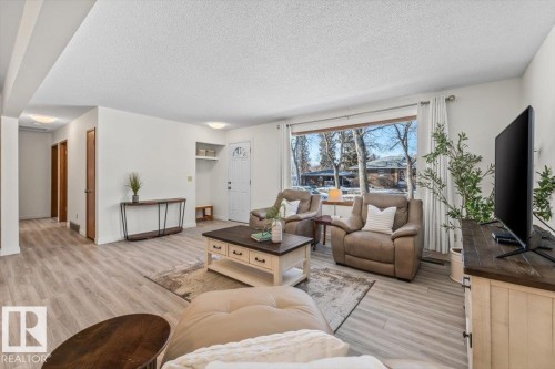 10013 106 Street, Fort Saskatchewan, AB - Indoor Photo Showing Living Room