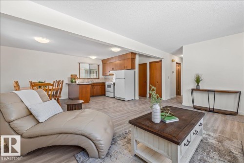 10013 106 Street, Fort Saskatchewan, AB - Indoor Photo Showing Living Room