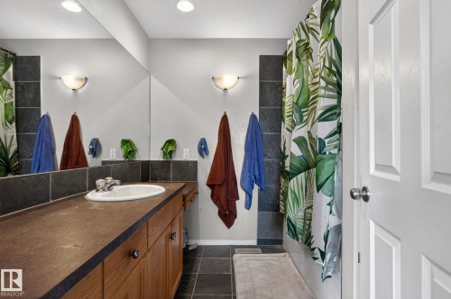 176 230 Edwards Drive, Edmonton, AB - Indoor Photo Showing Bathroom