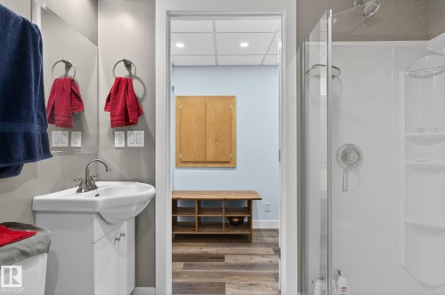 176 230 Edwards Drive, Edmonton, AB - Indoor Photo Showing Bathroom