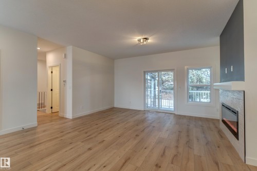 #11 6519 46 St, Wetaskiwin, AB - Indoor With Fireplace