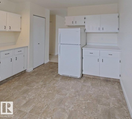 4507 35 Avenue, Edmonton, AB - Indoor Photo Showing Kitchen