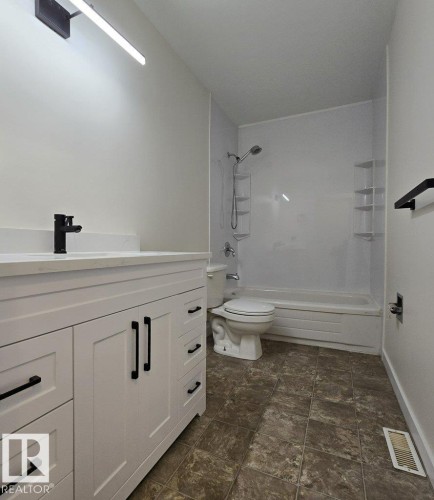 4507 35 Avenue, Edmonton, AB - Indoor Photo Showing Bathroom