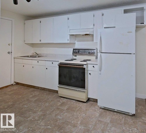 4507 35 Avenue, Edmonton, AB - Indoor Photo Showing Kitchen With Double Sink