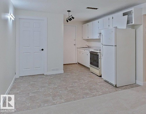 4507 35 Avenue, Edmonton, AB - Indoor Photo Showing Kitchen