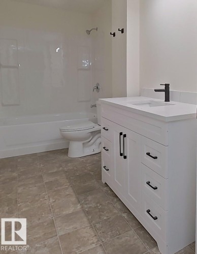4507 35 Avenue, Edmonton, AB - Indoor Photo Showing Bathroom