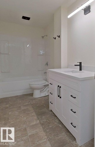 4507 35 Avenue, Edmonton, AB - Indoor Photo Showing Bathroom