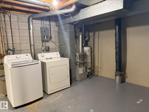 The property includes a laundry area with a washer and dryer - 124 Cornell Court, Edmonton, AB - Indoor Photo Showing Laundry Room