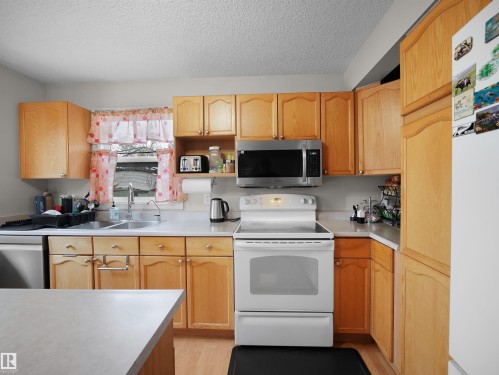 21379 89 Avenue, Edmonton, AB - Indoor Photo Showing Kitchen With Double Sink
