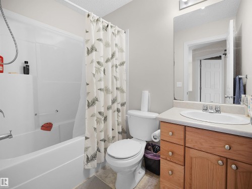 21379 89 Avenue, Edmonton, AB - Indoor Photo Showing Bathroom