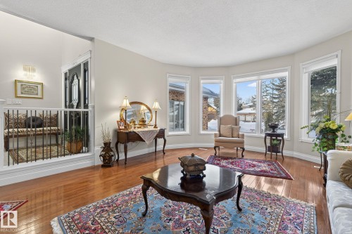 158 Wolf Ridge Place, Edmonton, AB - Indoor Photo Showing Living Room